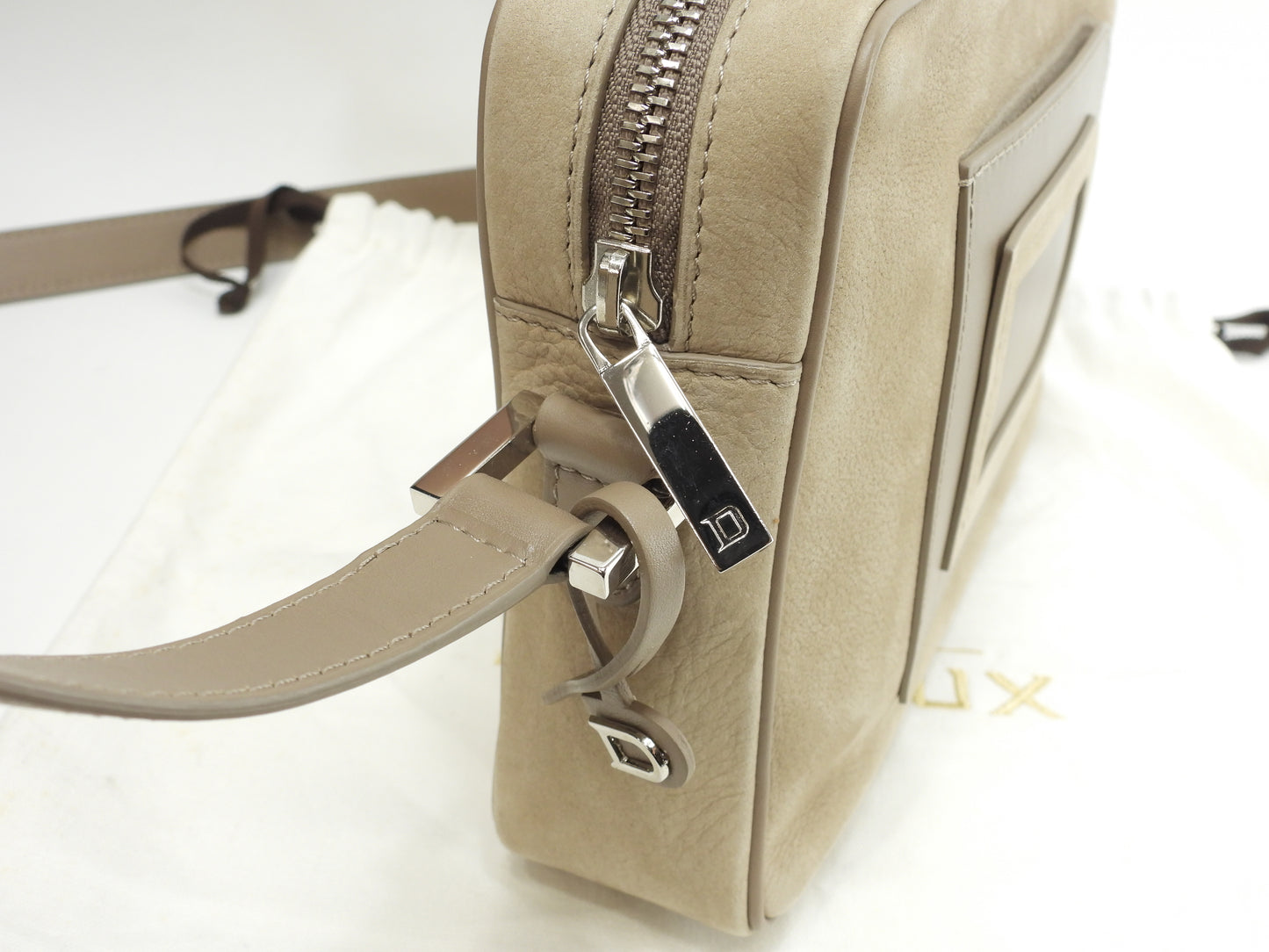 デルヴォー ポシェット スウェード 灰 クロスボディバッグ 美品@ 37