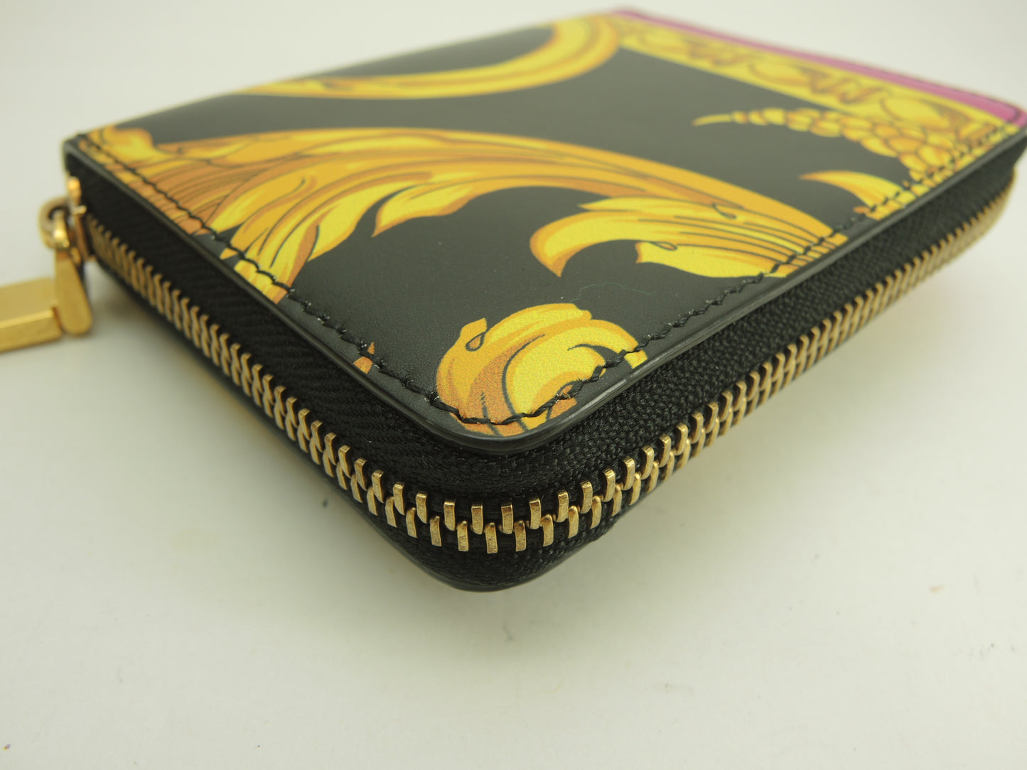 ヴェルサーチ ジップコンパクトウォレット メデューサ レザー黒黄 2折財布 バロック 美品@ 5