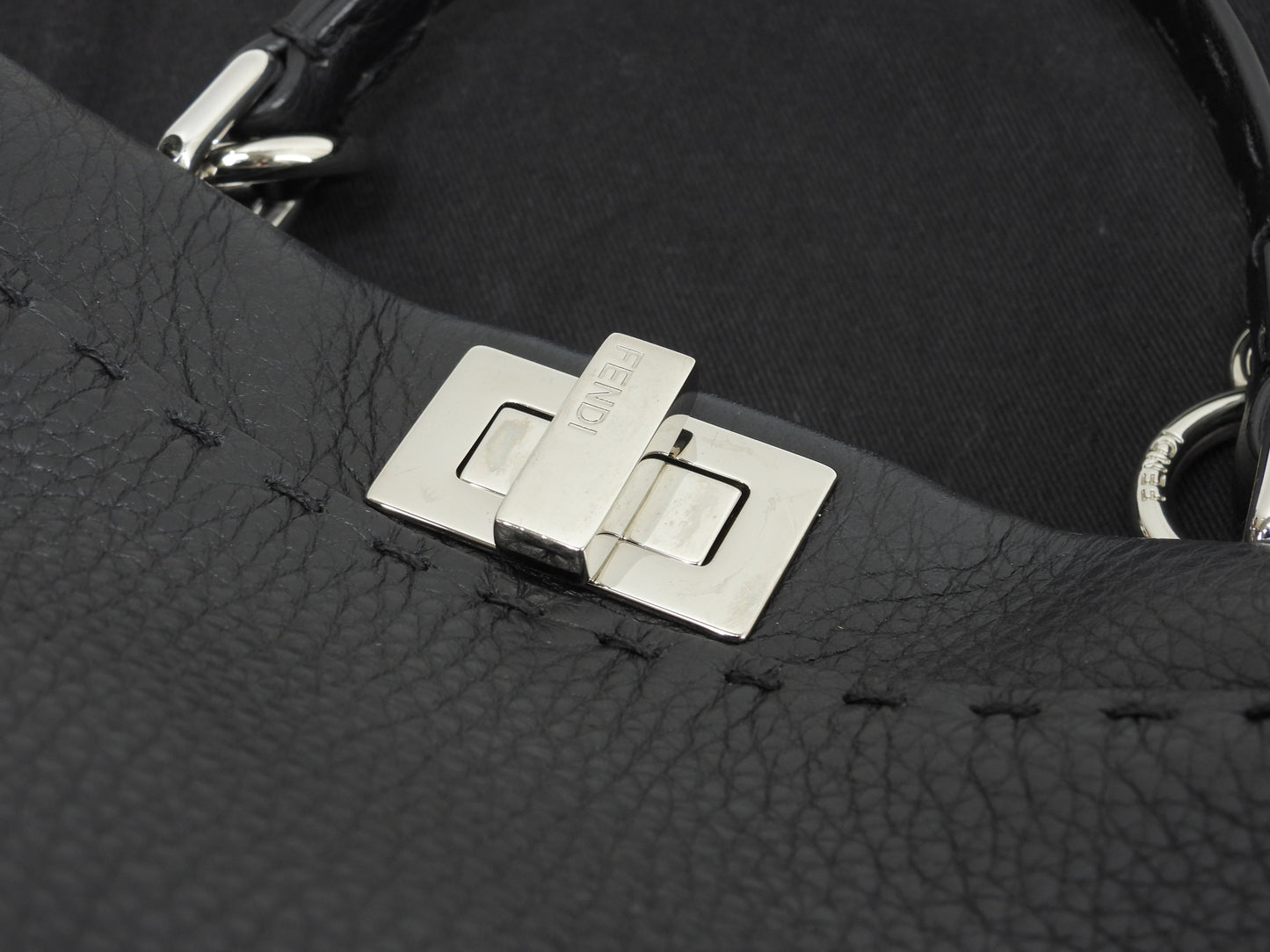 フェンディ ピーカブーミニ セレリアレザー 黒 s付ハンドバッグ ポシェット 極美品@ 29