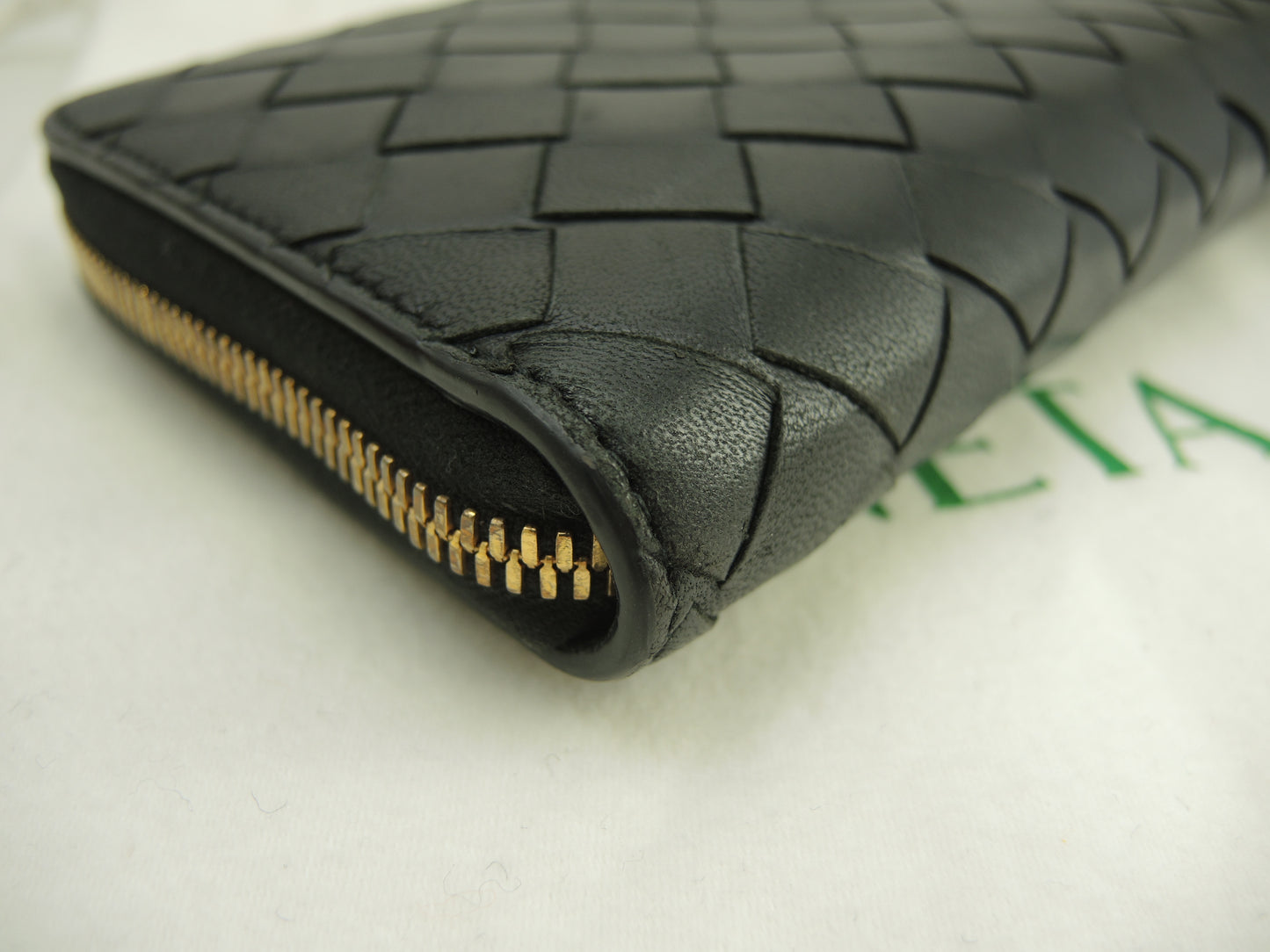 ボッテガヴェネタ ロングウォレット 中イントレチャート レザー黒 ゴールド金具 ジップ長財布 美品@P01382803B