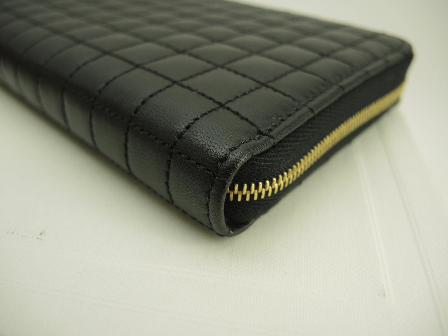 セリーヌ ロングウォレット キルテッド レザー黒 ラウンドジップ長財布 Cチャーム 未使用@ 9