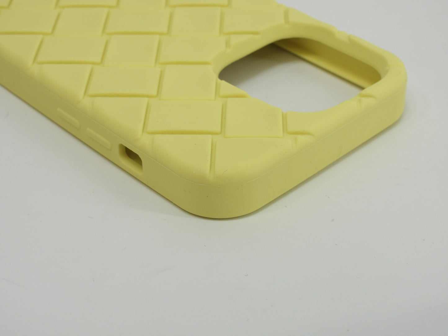 ボッテガヴェネタ s付iphone15ProMaxケース 中イントレチャート シリコン薄黄 カバー 美品@ 22