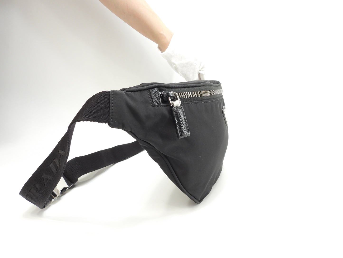 プラダ ベルトバッグ Re-Nylonサフィアーノ 黒 トリアングルロゴ ボディバッグ 美品@ 1