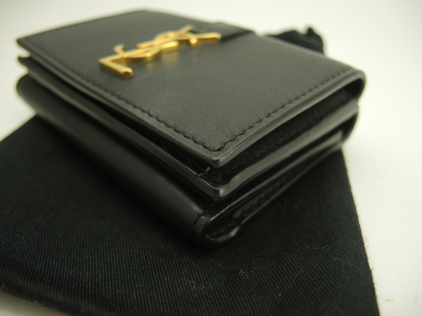 サンローラン コンパクトウォレット YSL レザー黒 3折Wホック財布 ゴールド金具 美品@ 87