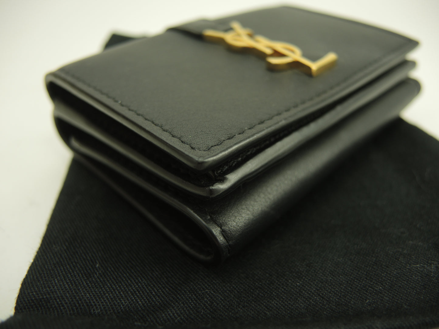 サンローラン コンパクトウォレット YSL レザー黒 3折Wホック財布 ゴールド金具 美品@ 87