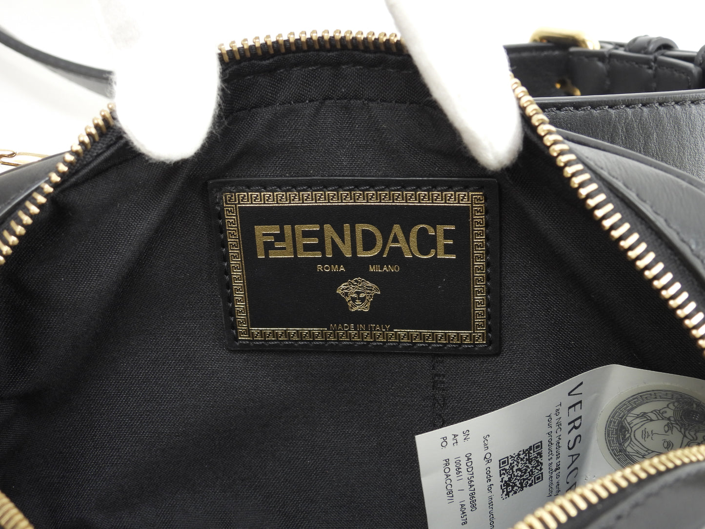 フェンディxヴェルサーチ ポシェット フェンダーチェ レザー黒 クロスボディバッグ 未使用@ 1