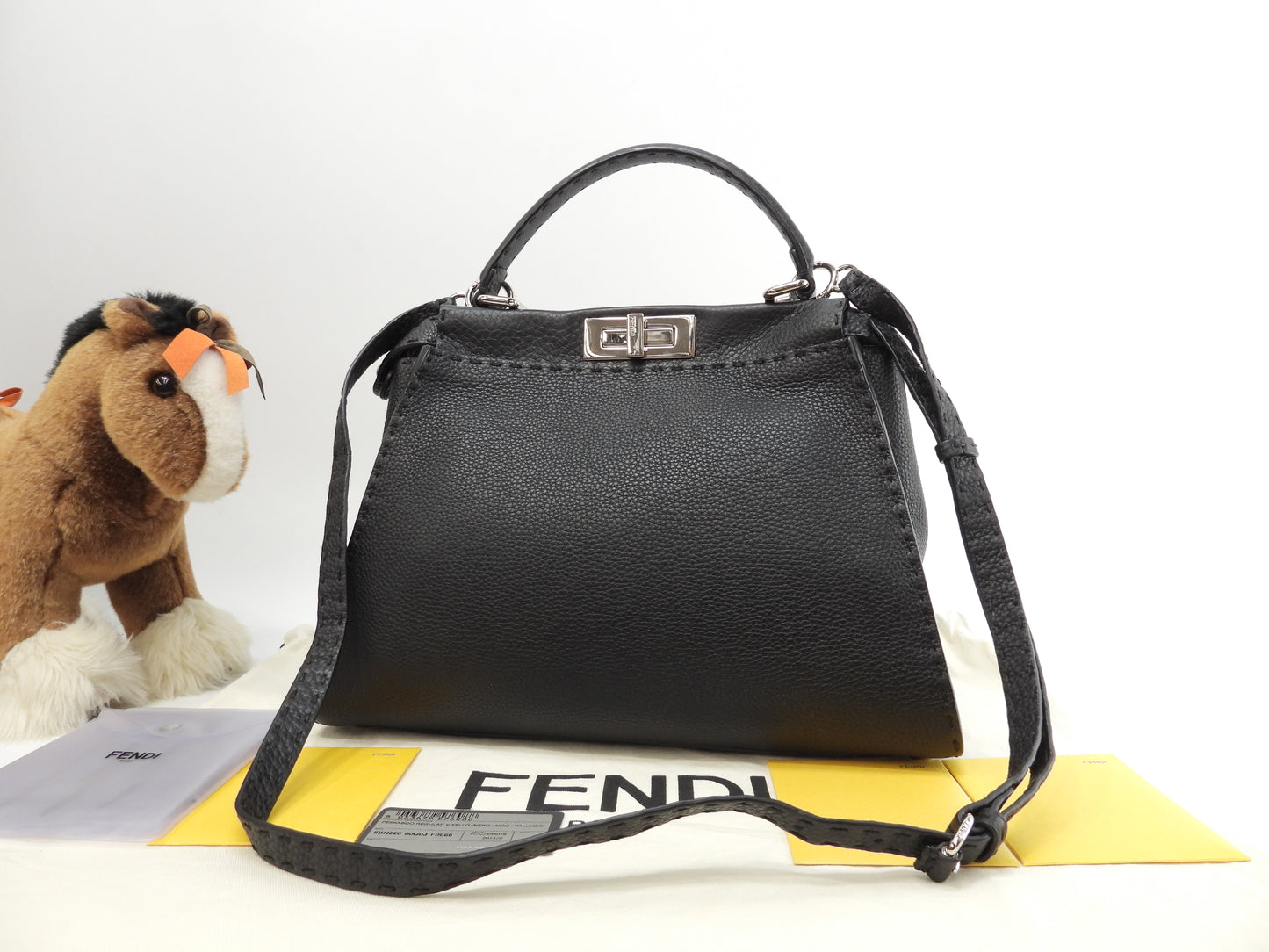フェンディ ピーカブー レギュラー セレリアレザー黒 ストラップ付ハンドバッグ 極美品@ 12