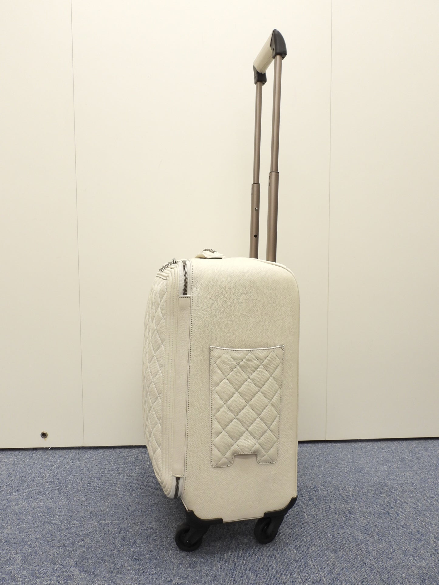 シャネル 四輪キャリーバッグ マトラッセ レザー/クリーム 旅行用トロリーバッグ@22590128