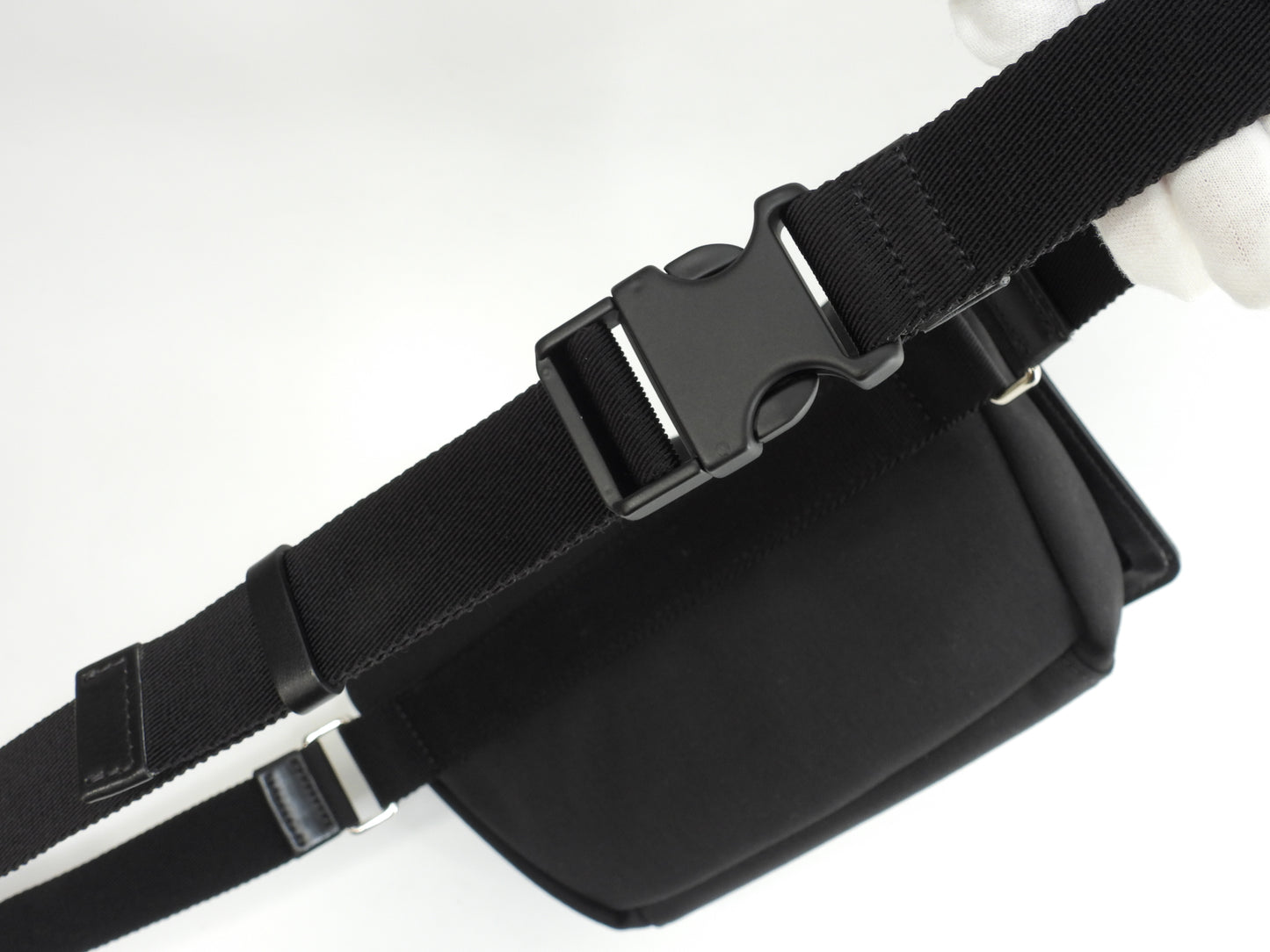 ヴァレンチノ ベルトバッグ ナイロン黒 白ロゴ ボディバッグ バムバッグ 極美品@ 2