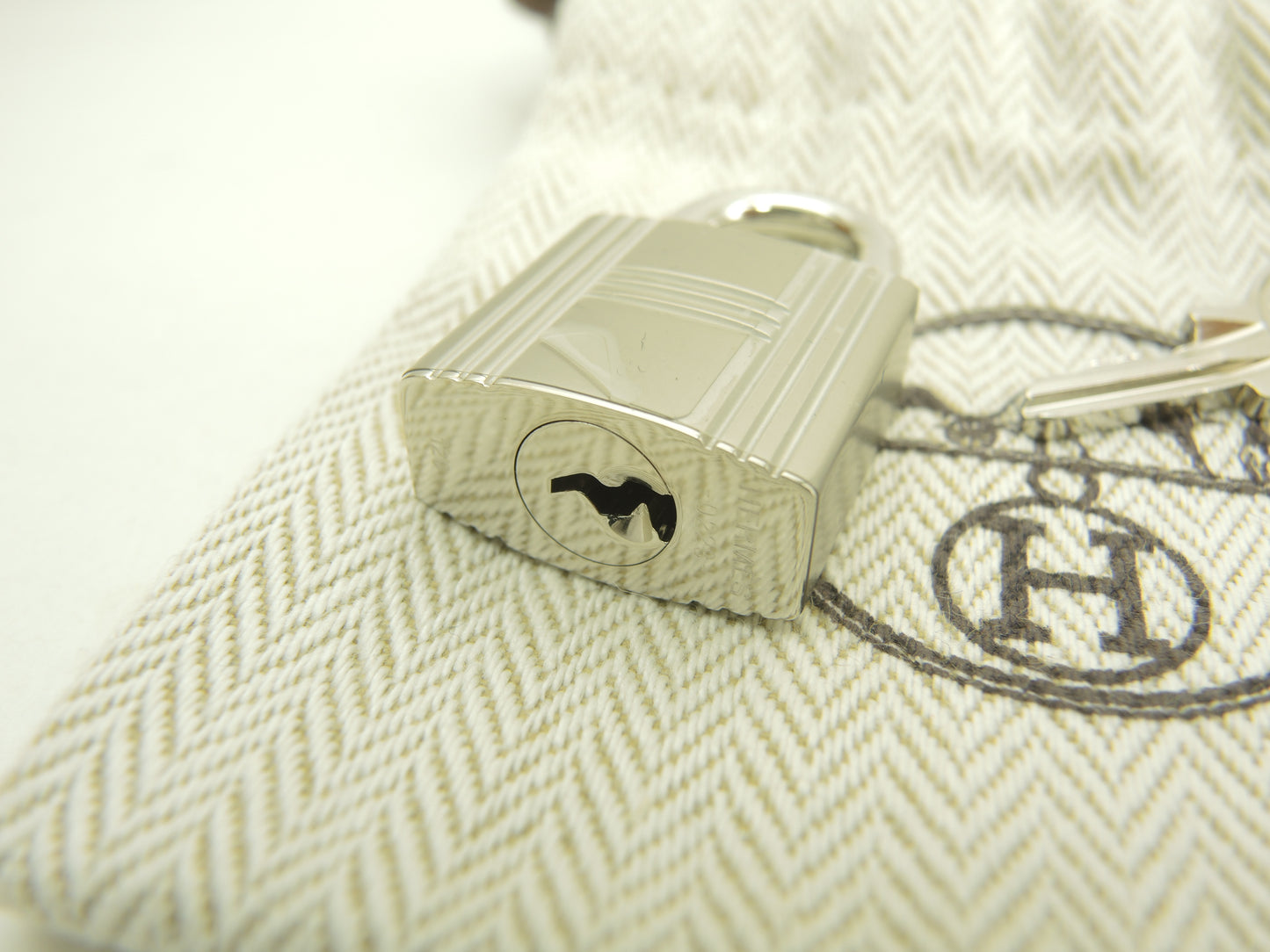 エルメス 南京錠 鍵2個 シャインシルバー パドロック キー 120 バッグチャーム 新品@ 202