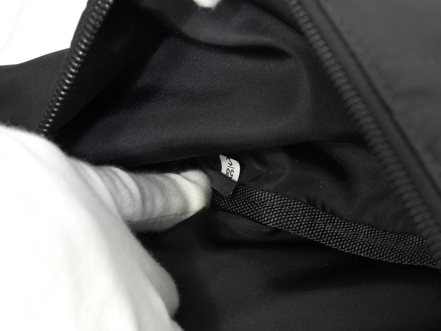 プラダ ボディバッグ中 ナイロン 黒 ウエストバッグ ヒップバッグ 美品@58/C