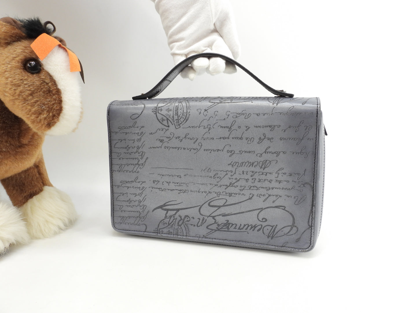 Berluti Itauba White Hankyu Limited Edition Leather Grey Calligraphy Clutch Wallet Bag @E0211F