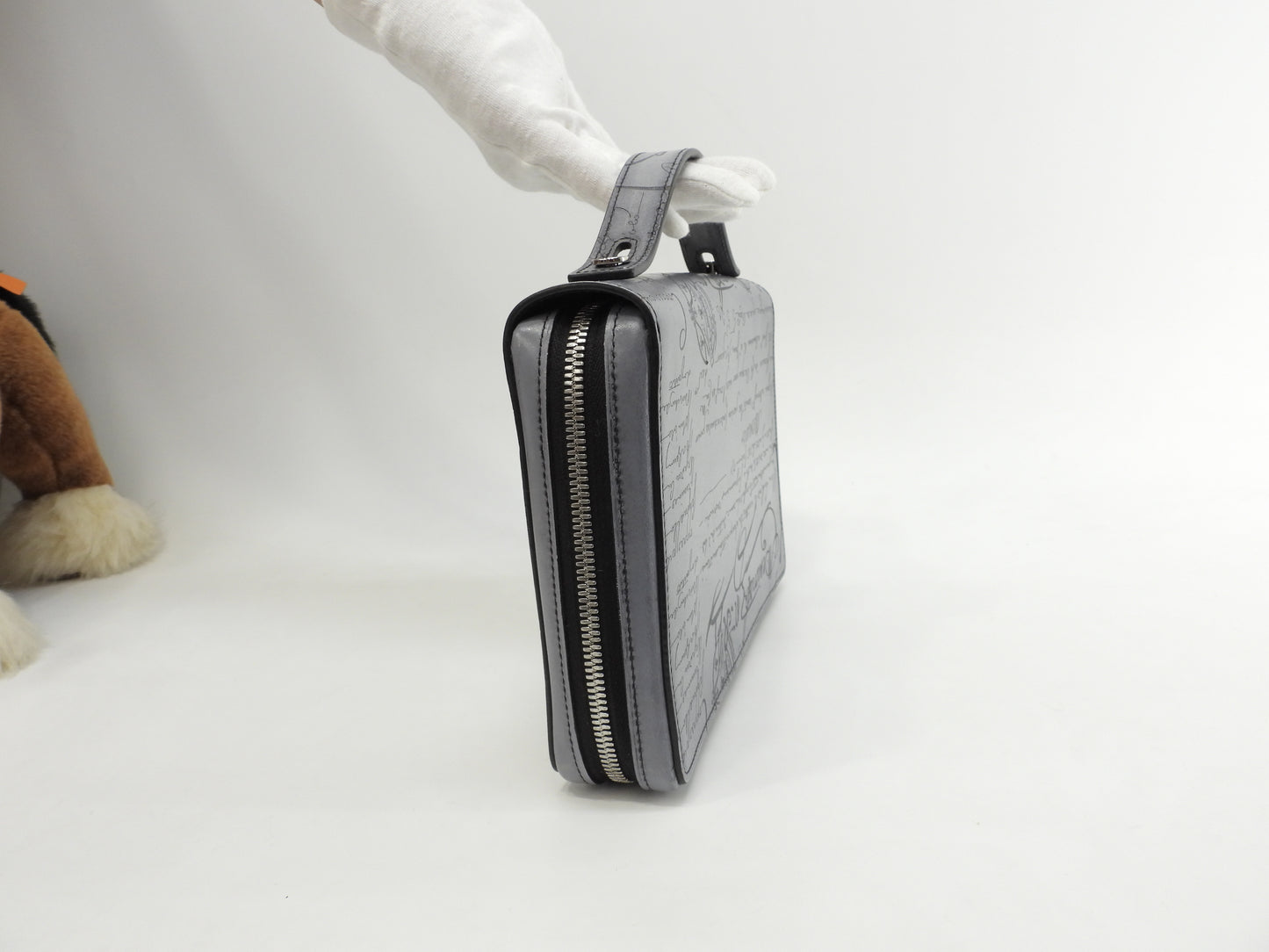 Berluti Itauba White Hankyu Limited Edition Leather Grey Calligraphy Clutch Wallet Bag @E0211F