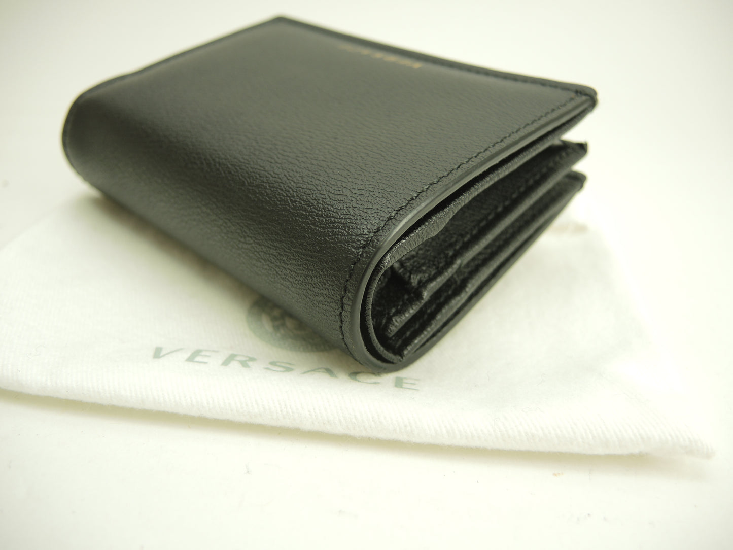 ヴェルサーチ コンパクトウォレット メデューサ レザー黒 2折財布 美品@ 1