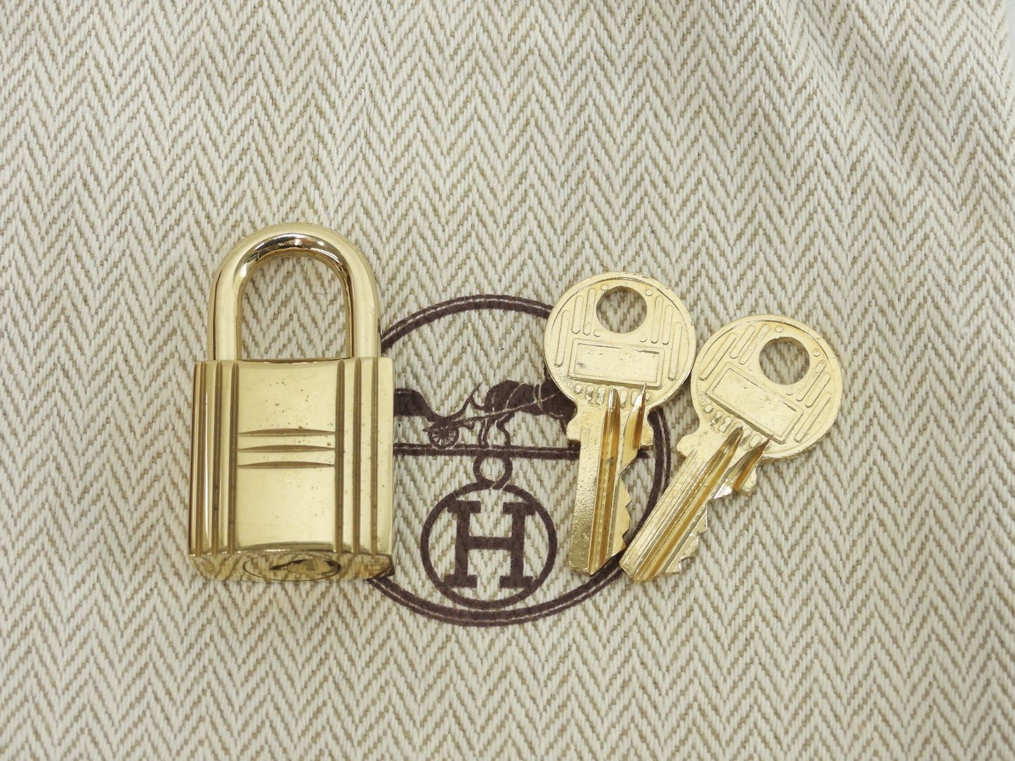エルメス 南京錠 鍵2個 ゴールド パドロック キー 135 バッグチャーム@ 203