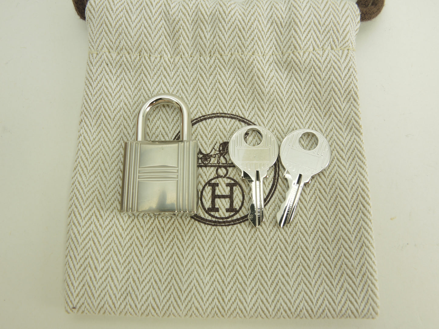 エルメス 南京錠 鍵2個 シャインシルバー パドロック キー 162 新品@ 192