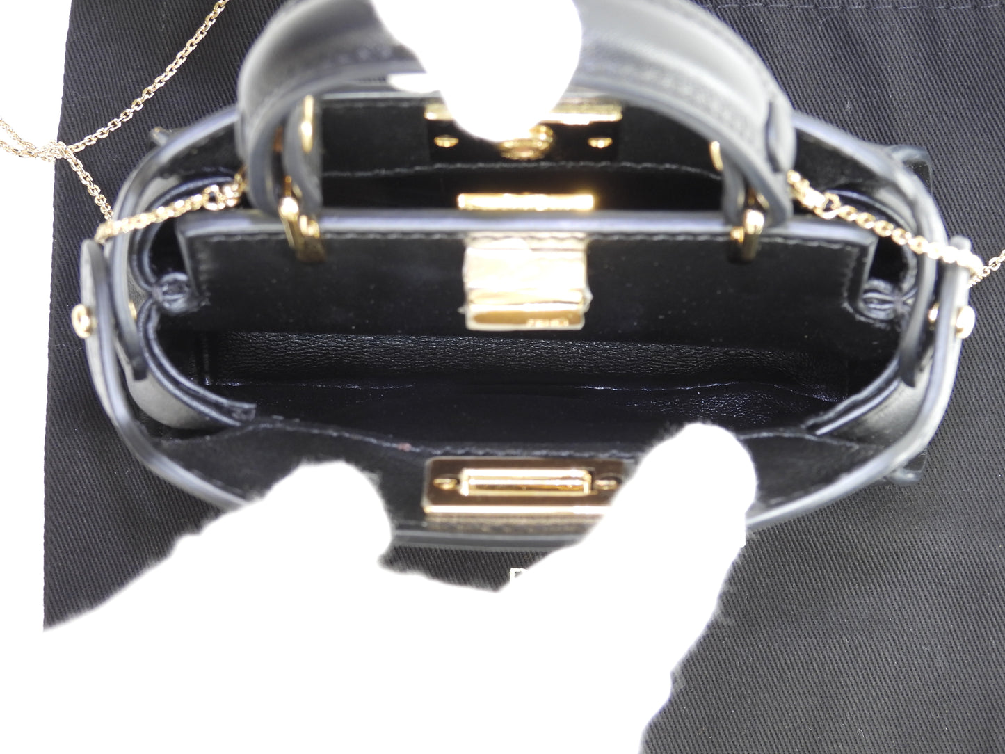 フェンディ ピーカブー ナノ スムースレザー黒 ポシェット クロスボディバッグ 未使用@ 2