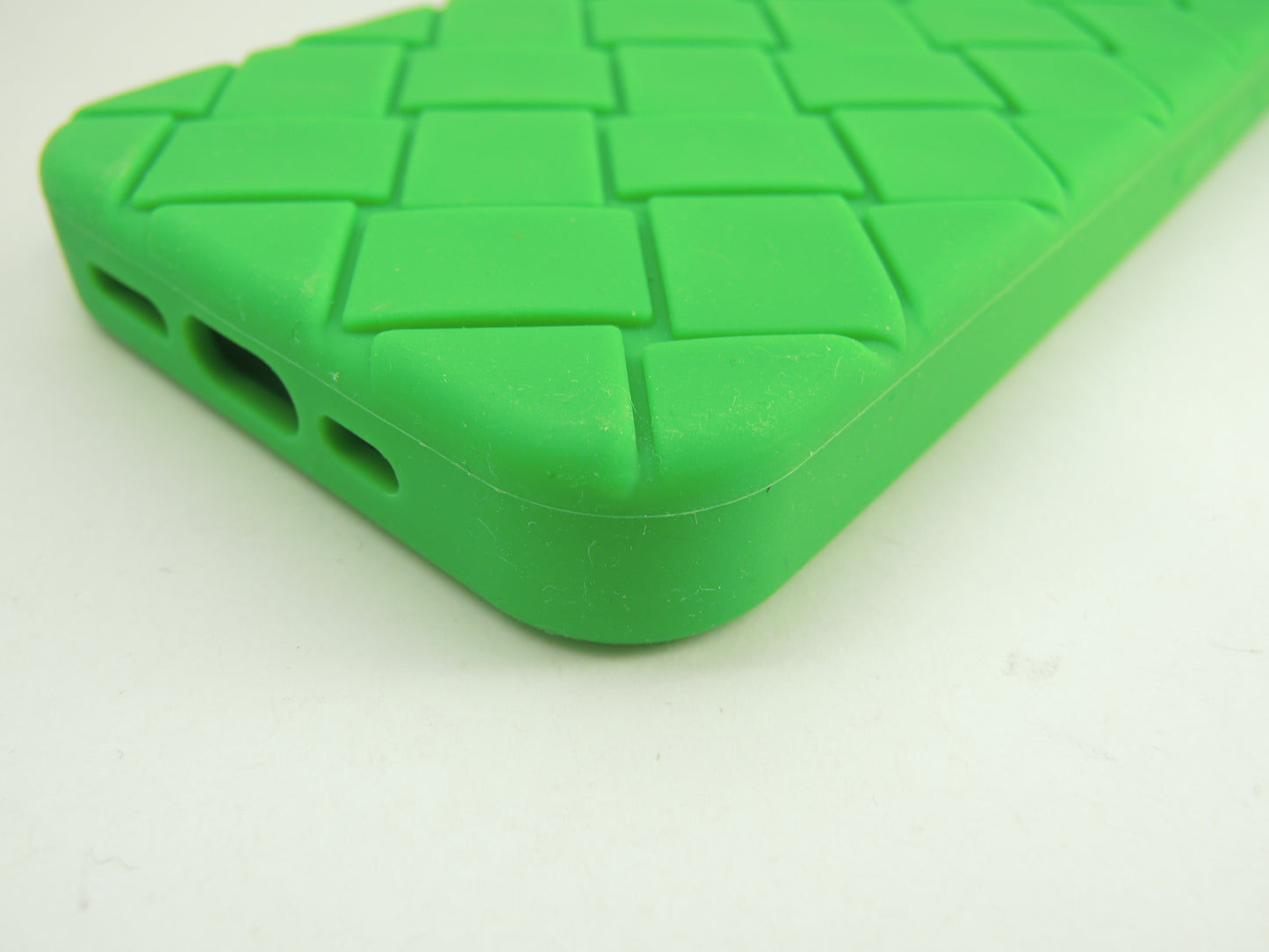 ボッテガヴェネタ iphone14Proケース 中イントレチャート シリコン緑 カバー 未使用@ 16