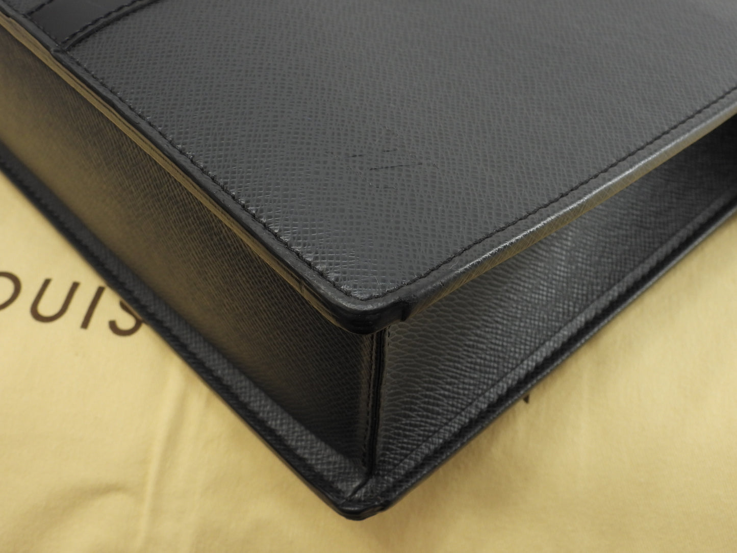 Louis Vuitton Rozan M30052 Taiga Black Briefcase, Good Condition @VI0055 2