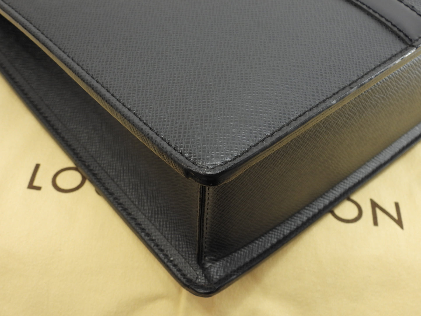 Louis Vuitton Rozan M30052 Taiga Black Briefcase, Good Condition @VI0055 2