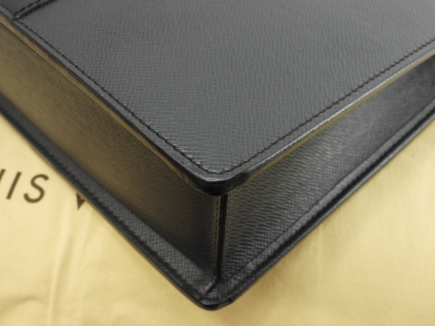 Louis Vuitton Rozan M30052 Taiga Black Briefcase, Good Condition @VI0055 2