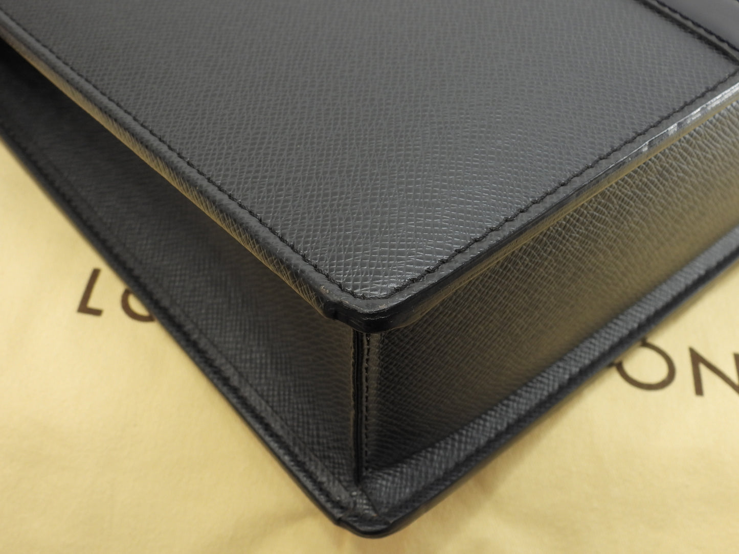 Louis Vuitton Rozan M30052 Taiga Black Briefcase, Good Condition @VI0055 2