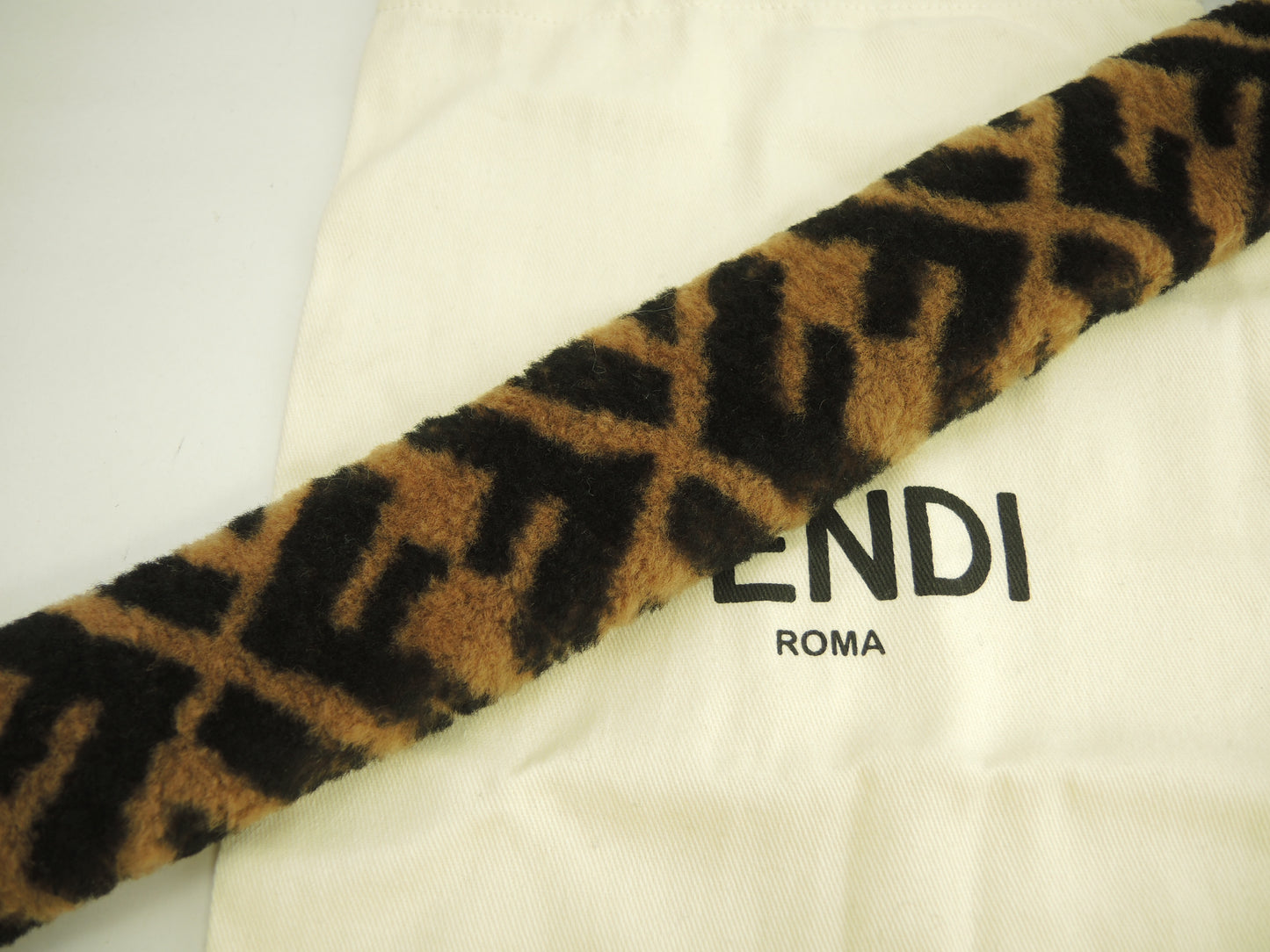 フェンディ ロングショルダーストラップ FFモチーフ ムートン茶黒 太め 美品@ 21