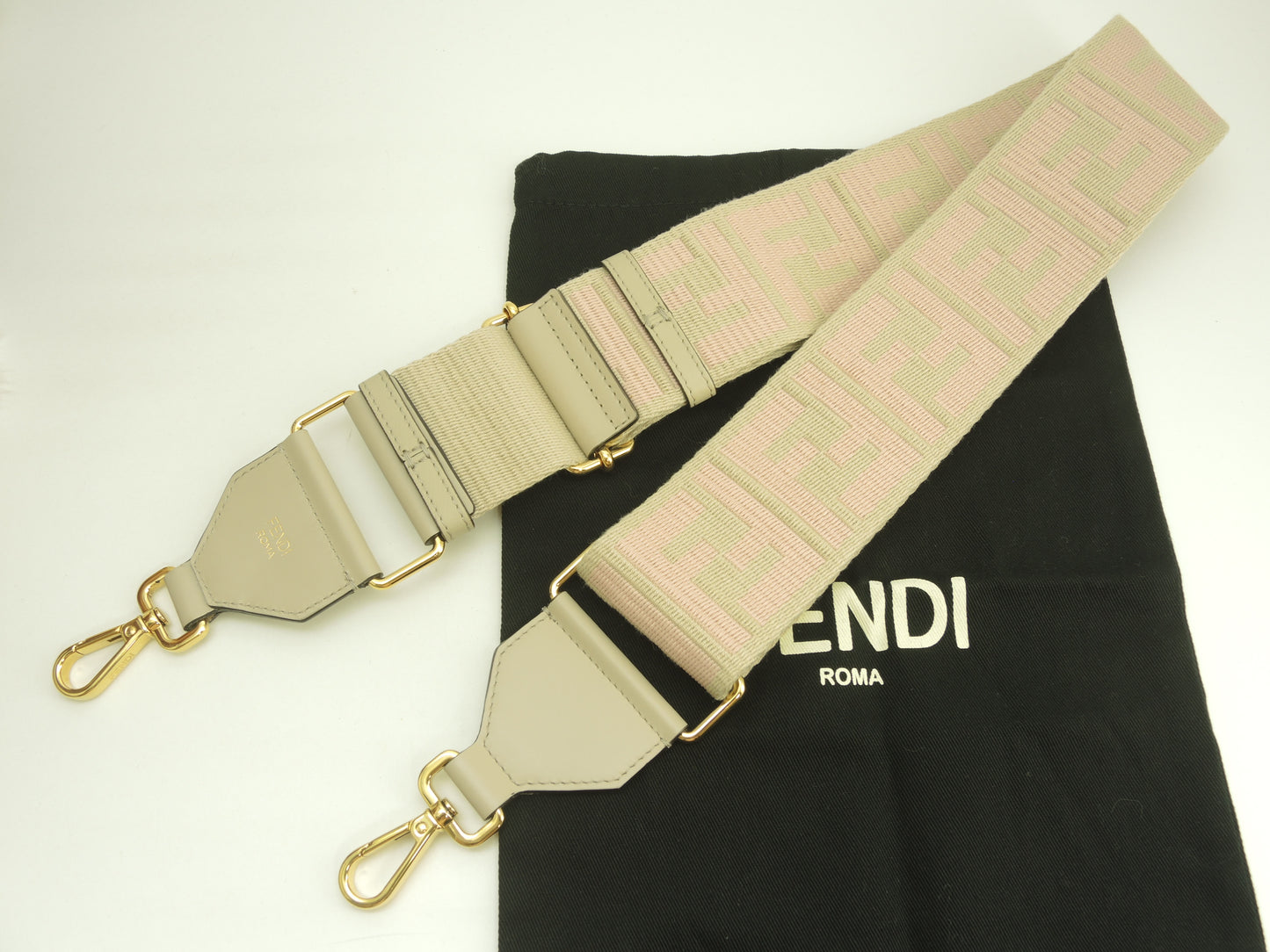 フェンディ ストラップユー FFモチーフ 灰ピンク ロングショルダーストラップ 斜め掛用 極美品@ 24
