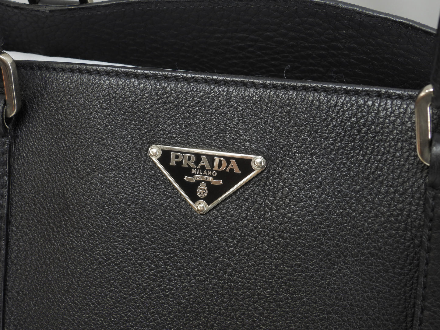 プラダ トートバッグ 三角プレート トリヨンレザー黒 メンズハンドバッグ大 美品@718