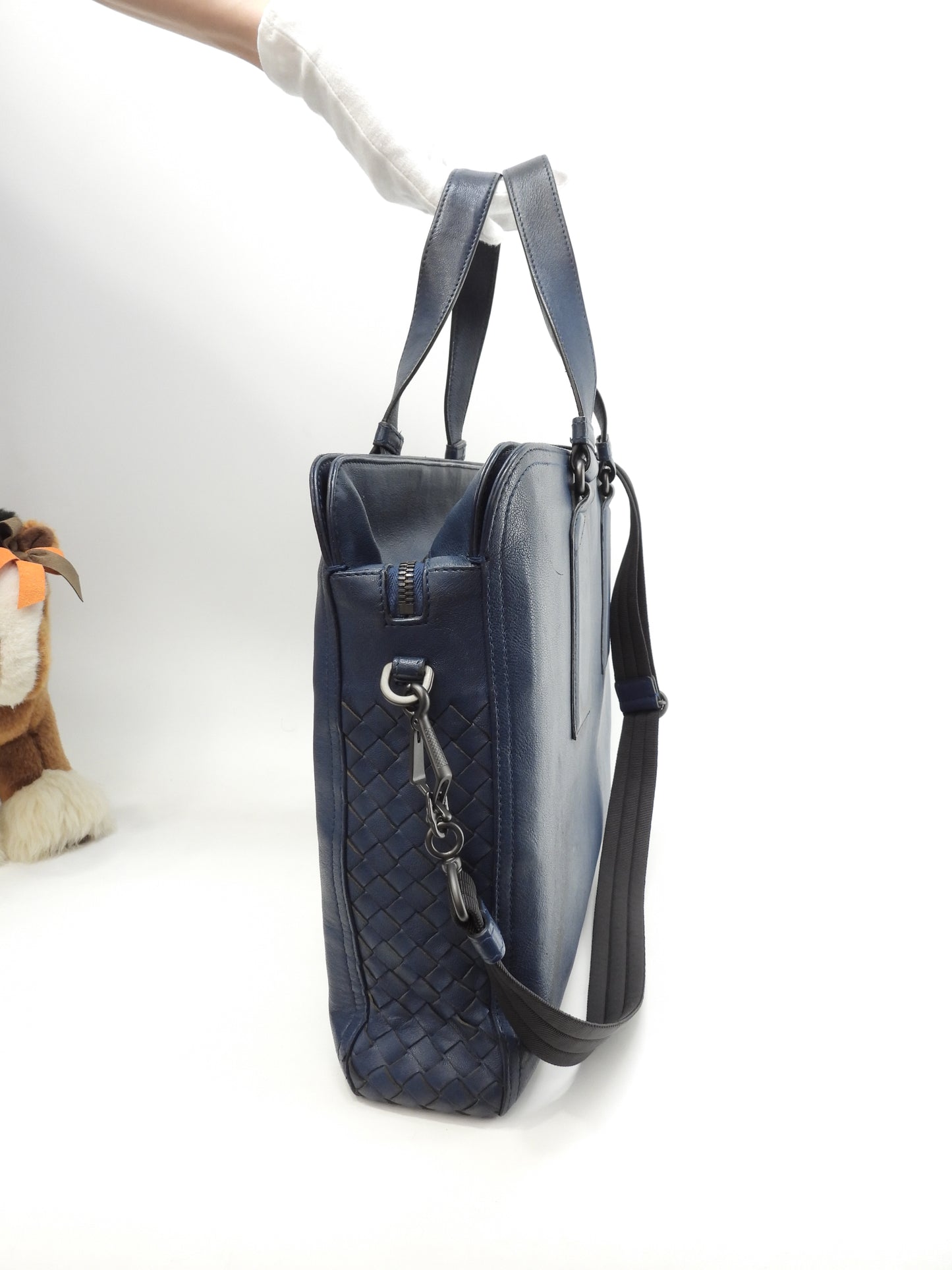 Bottega Veneta briefcase with S-shaped intrecciato pattern, blue and black leather, in good condition @B05324701Q