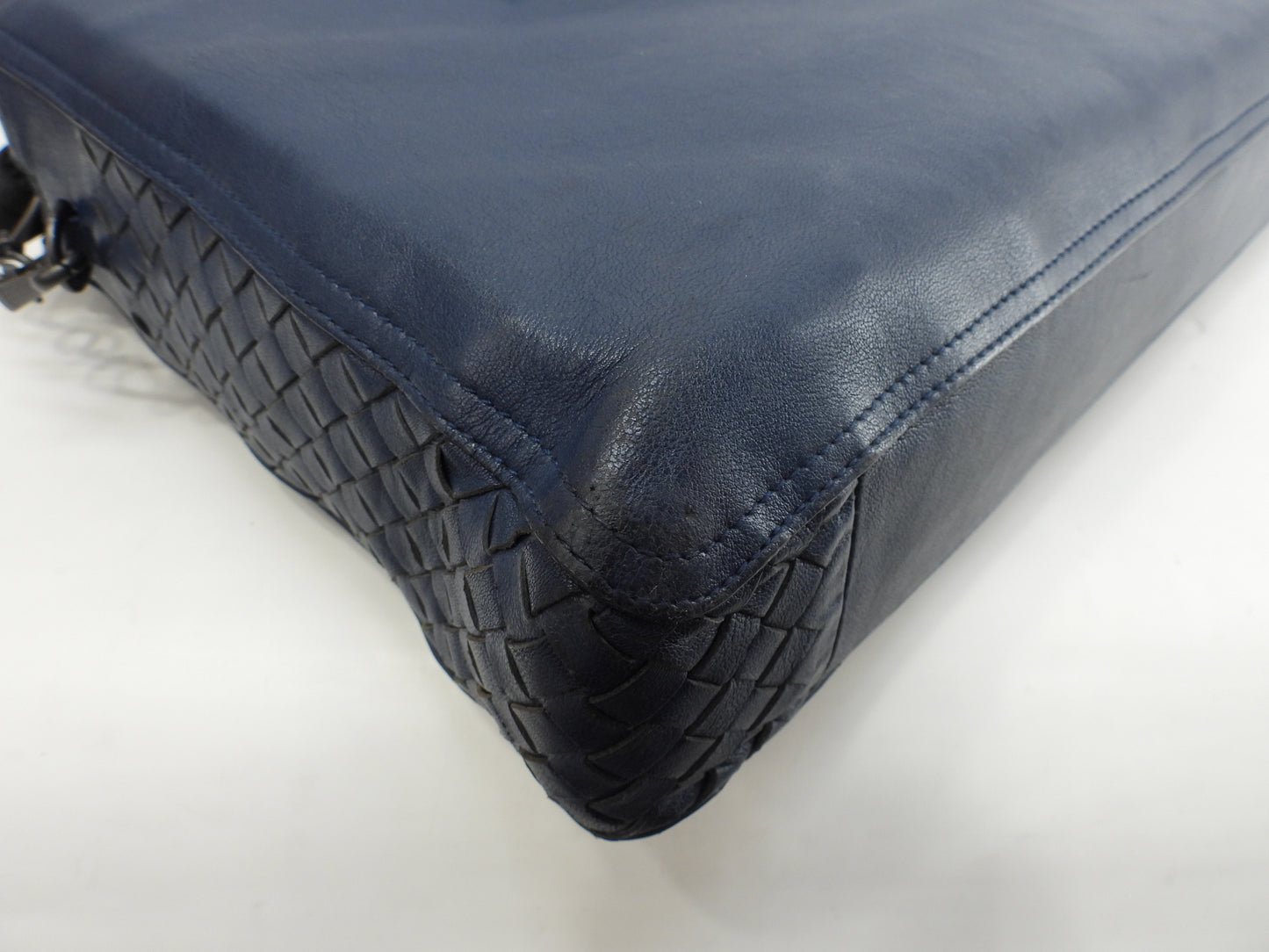 Bottega Veneta briefcase with S-shaped intrecciato pattern, blue and black leather, in good condition @B05324701Q