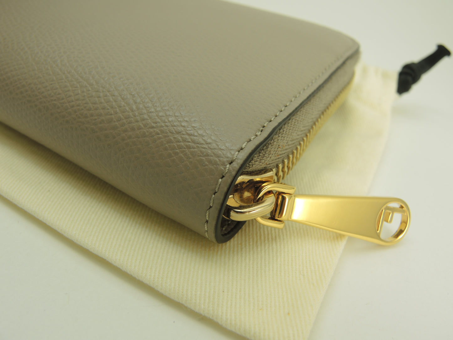 フェンディ ロングウォレット エフイズ レザー灰 ランドジップ長財布 未使用@ 2