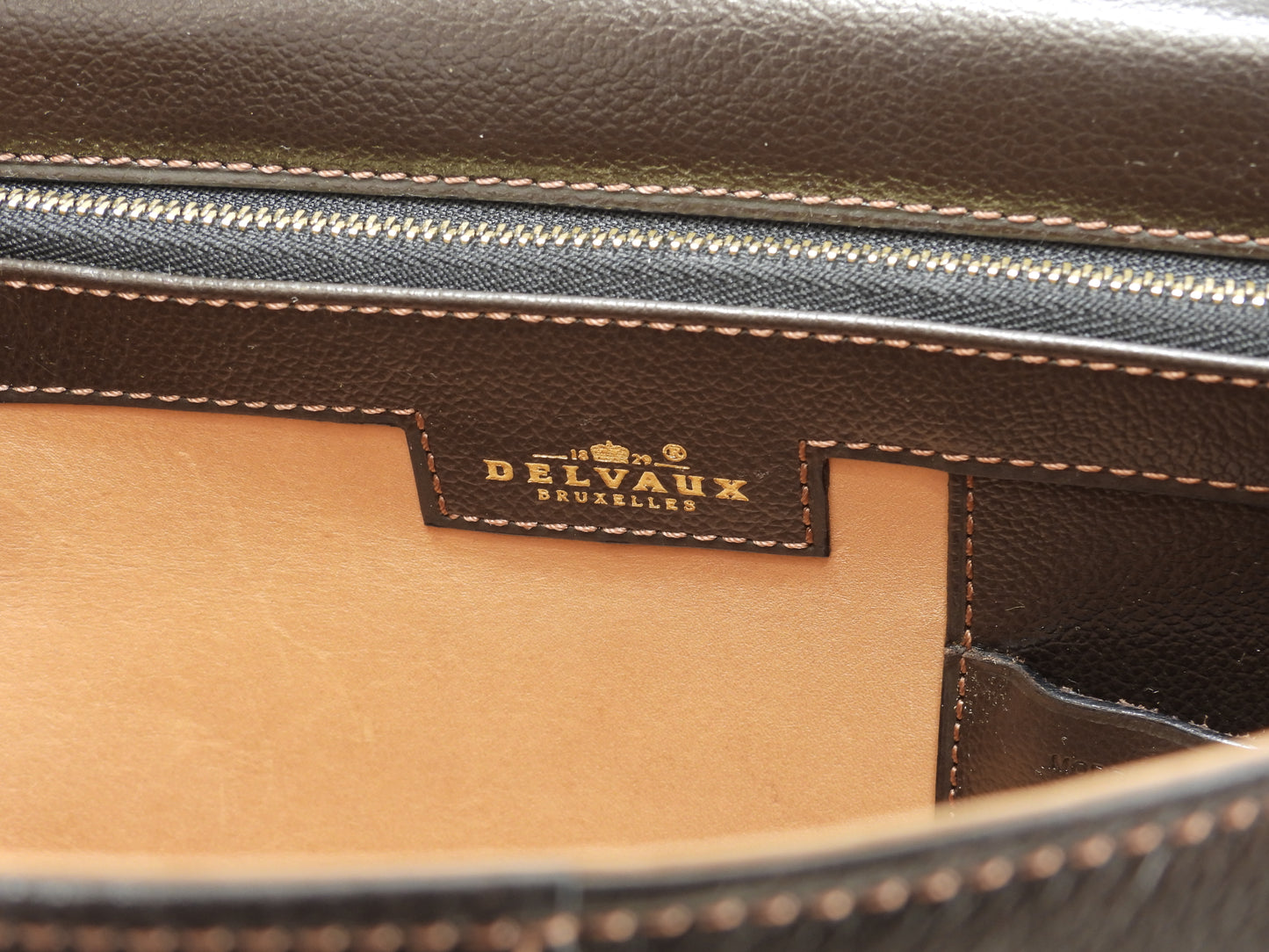 デルボー ブリヨンMM ヴィンテージ 型押レザー焦茶 ゴールド金具 ハンドバッグ@ 101