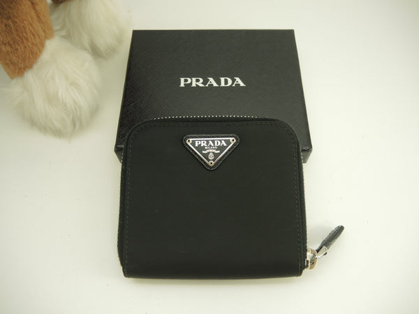 プラダ コンパクトウォレット トリアングル テスート黒 2折財布  