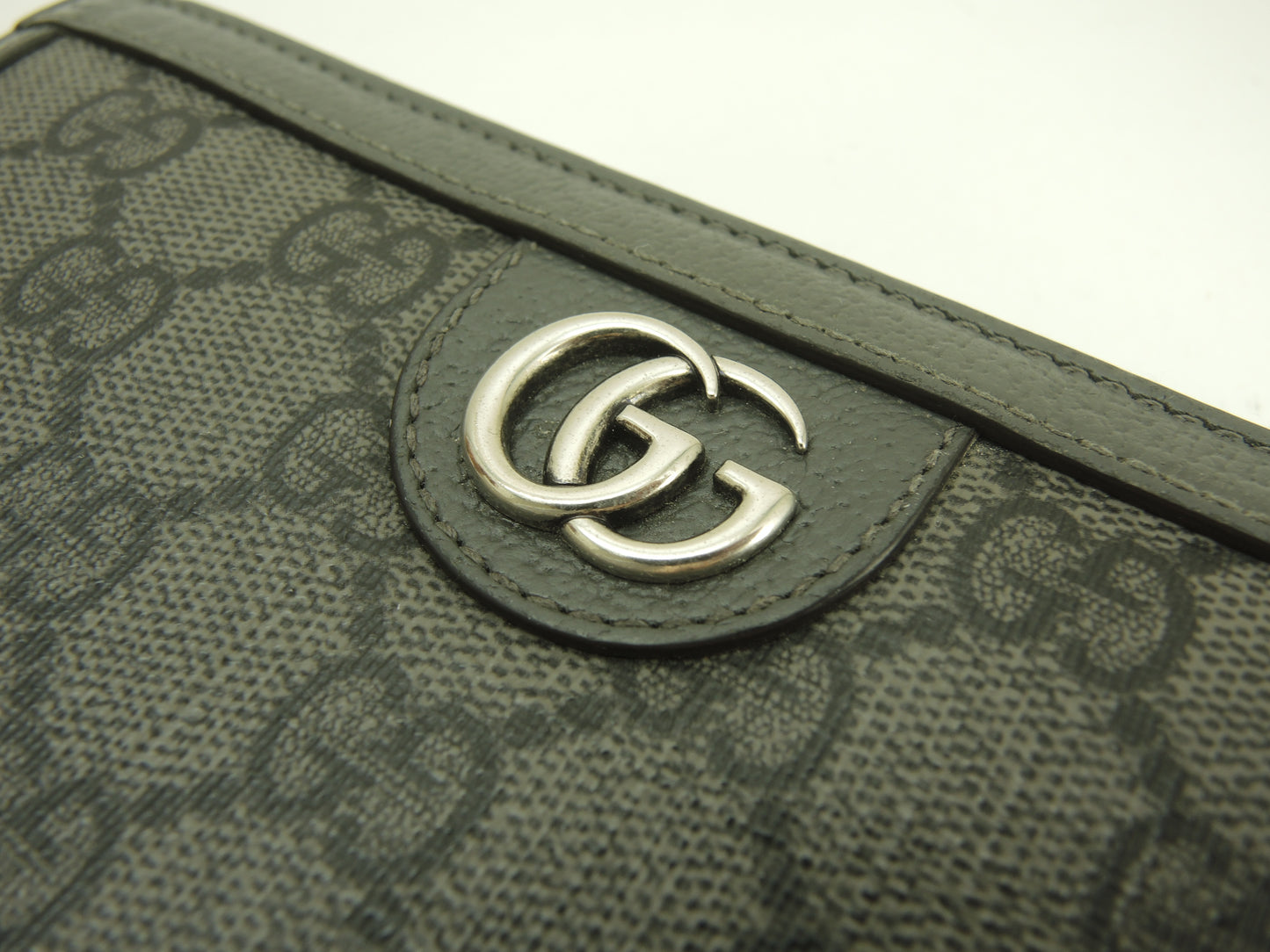 グッチ ジップアラウンドロングウォレット GGオールド PVPレザー灰 長財布@706844-525040