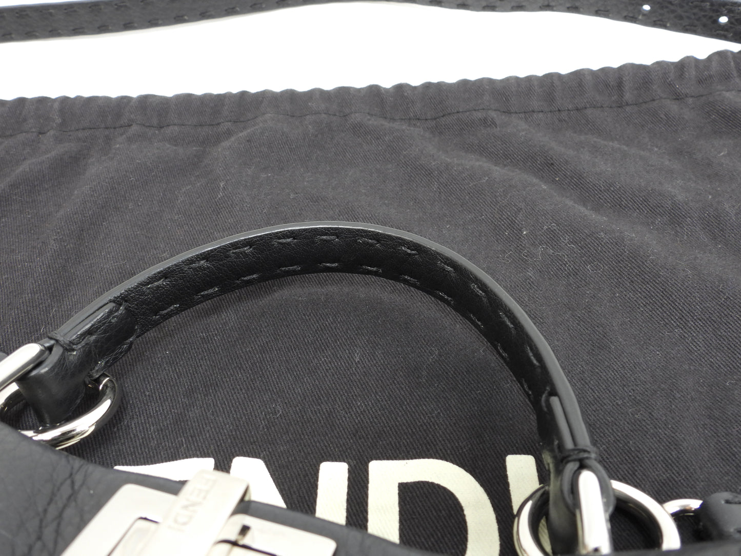 フェンディ ピーカブーミニ セレリアレザー 黒 s付ハンドバッグ ポシェット 極美品@ 29