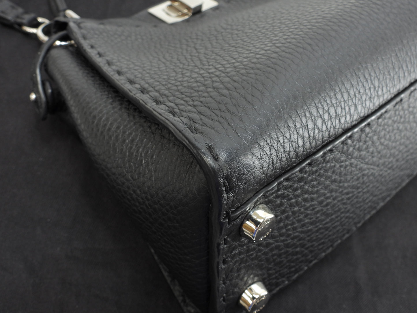 フェンディ ピーカブーミニ セレリアレザー 黒 s付ハンドバッグ ポシェット 極美品@ 29