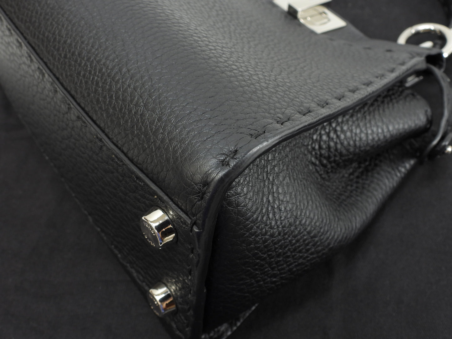 フェンディ ピーカブーミニ セレリアレザー 黒 s付ハンドバッグ ポシェット 極美品@ 29