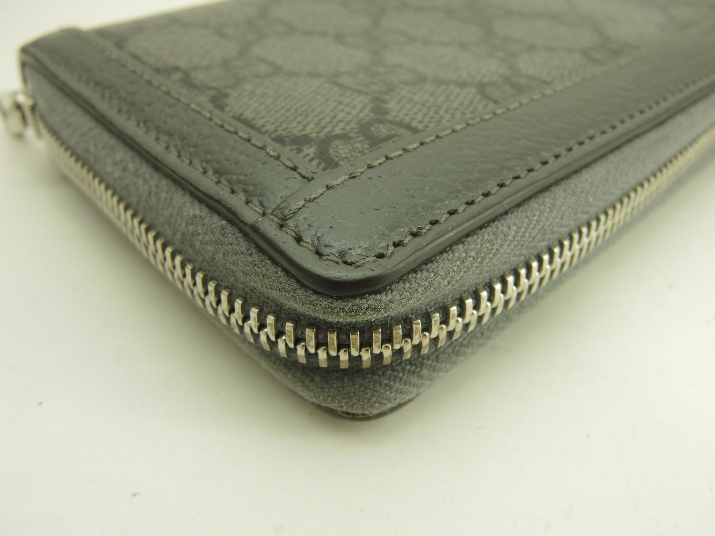 グッチ ジップアラウンドロングウォレット GGオールド PVPレザー灰 長財布@706844-525040