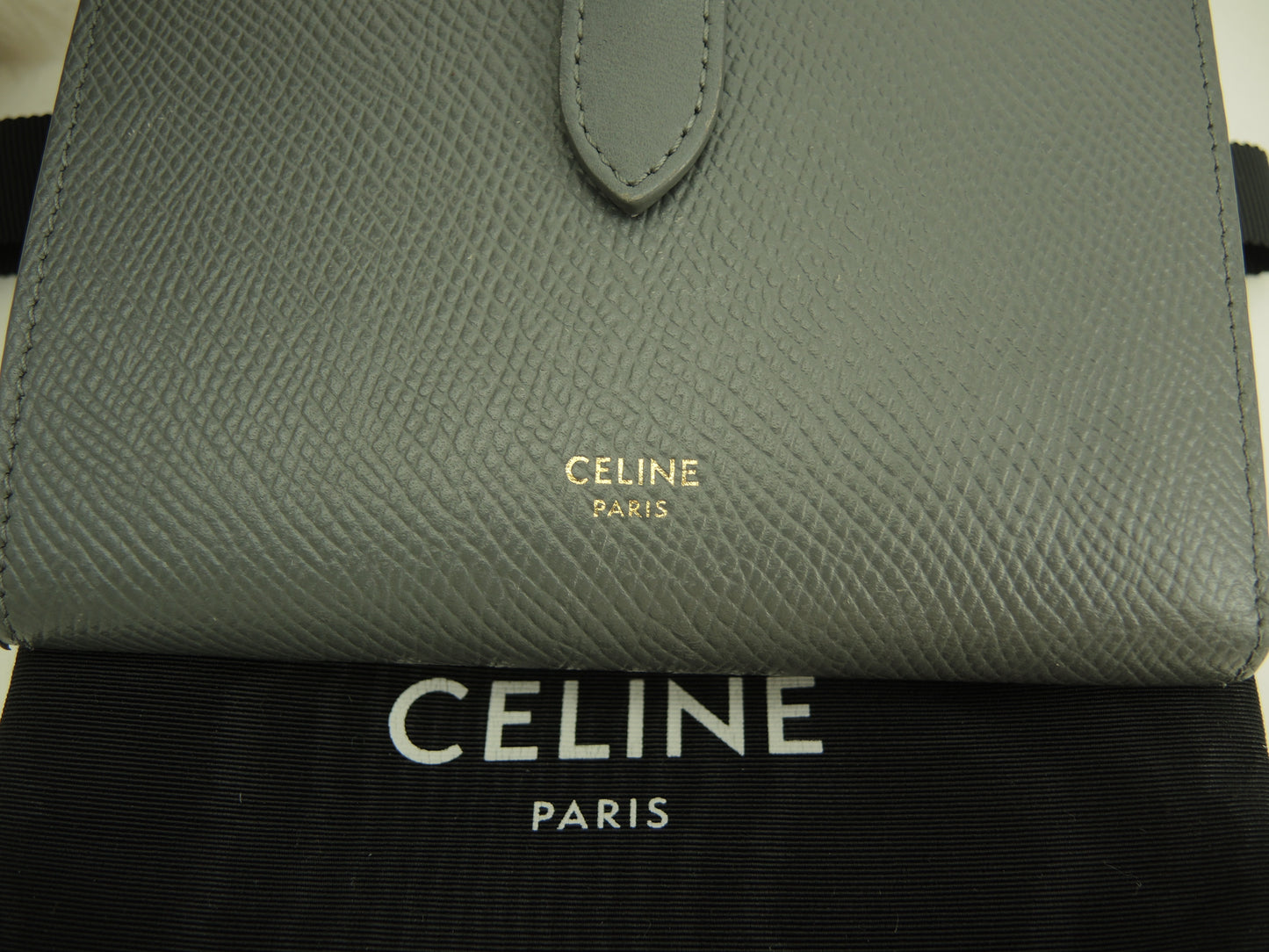 セリーヌ ミディアムストラップウォレット レザー 灰 2つ折財布@U-TG-0159