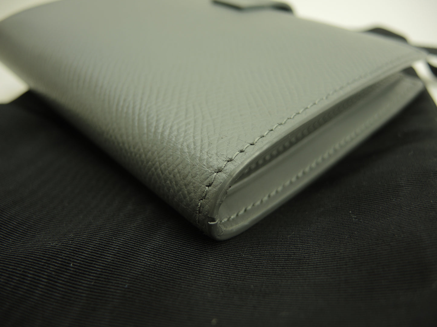 セリーヌ ミディアムストラップウォレット レザー 灰 2つ折財布@U-TG-0159