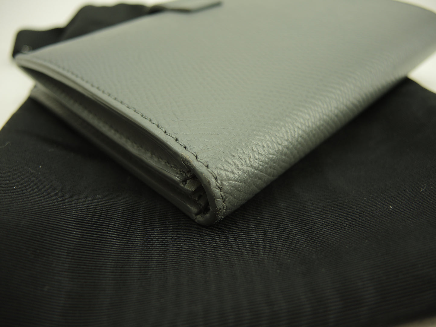 セリーヌ ミディアムストラップウォレット レザー 灰 2つ折財布@U-TG-0159