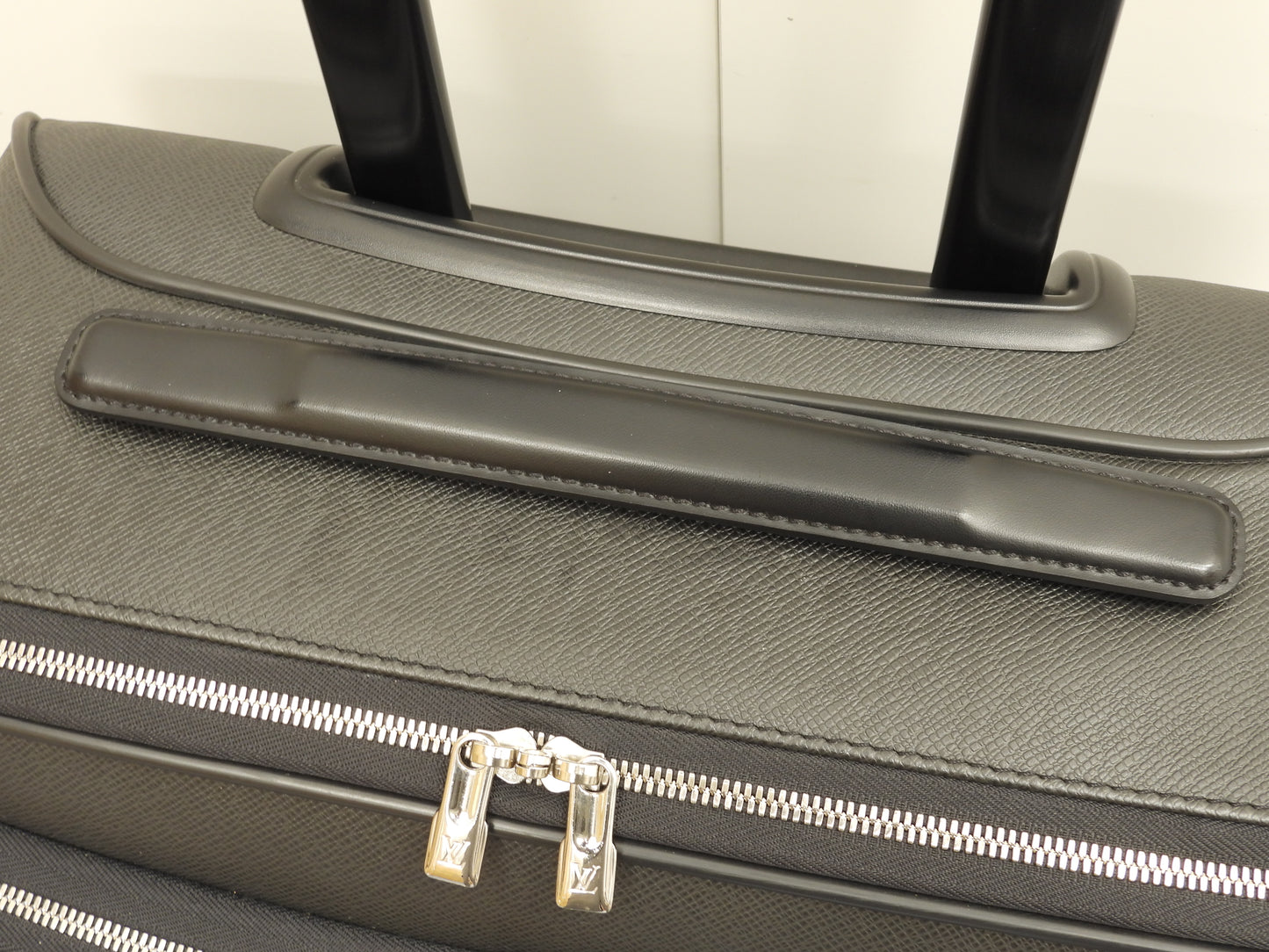 ルイヴィトン ペガスレジェールビジネス55 M32727 タイガ黒 キャリーバッグ 極美品@MB4134