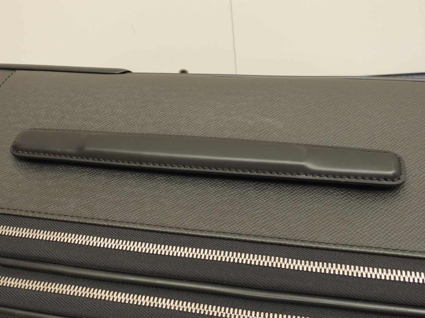 ルイヴィトン ペガスレジェールビジネス55 M32727 タイガ黒 キャリーバッグ 極美品@MB4134