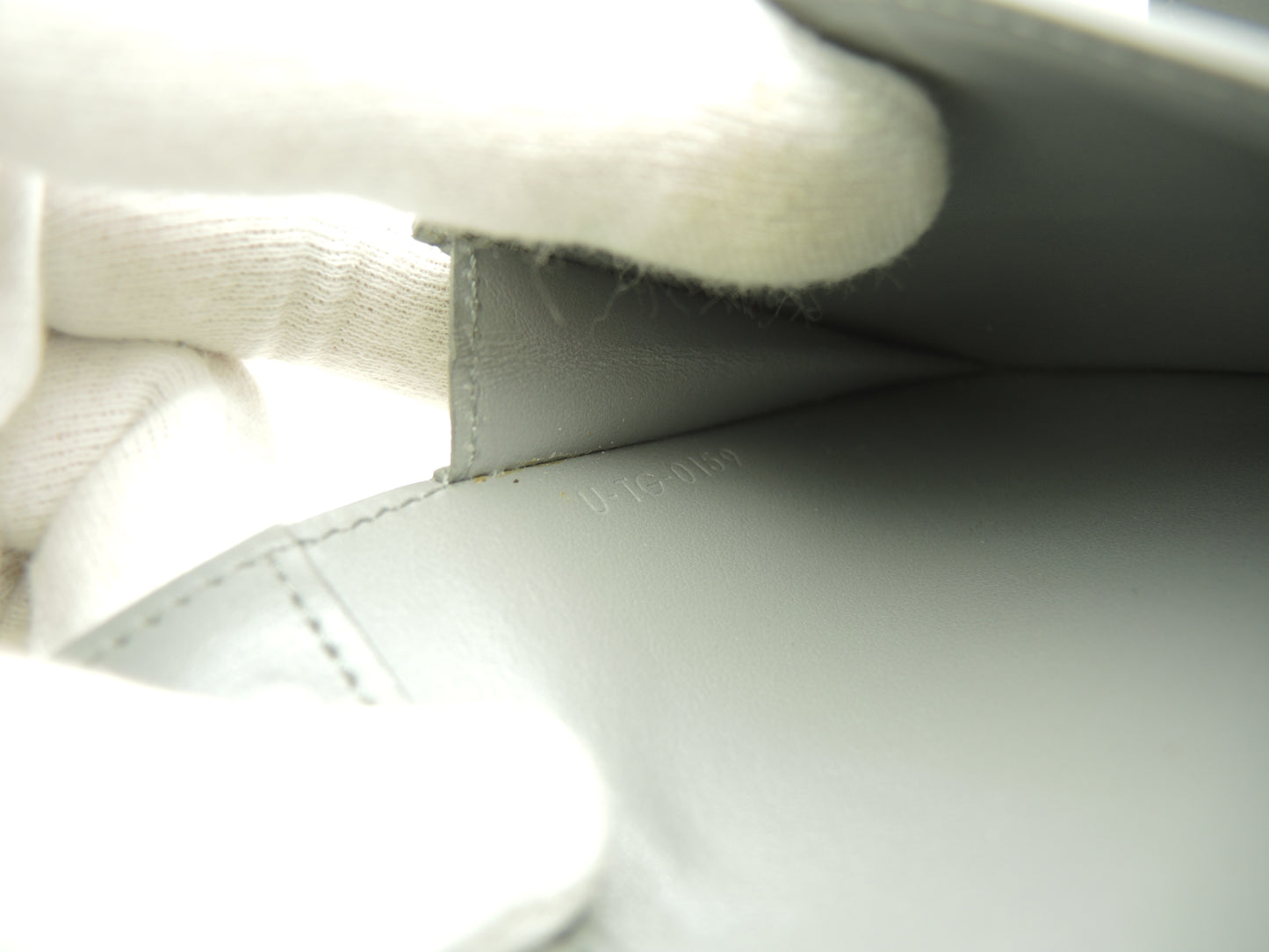 セリーヌ ミディアムストラップウォレット レザー 灰 2つ折財布@U-TG-0159