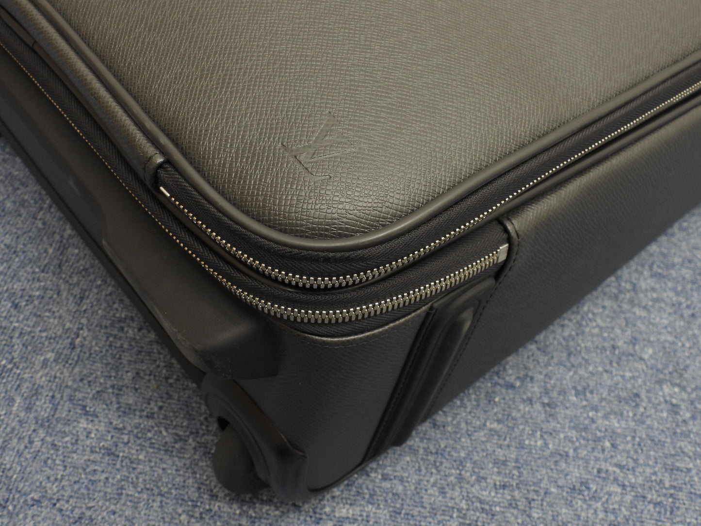 ルイヴィトン ペガスレジェールビジネス55 M32727 タイガ黒 キャリーバッグ 極美品@MB4134