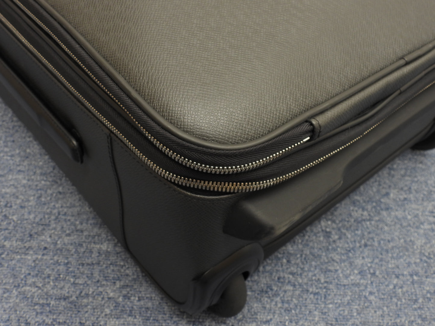 ルイヴィトン ペガスレジェールビジネス55 M32727 タイガ黒 キャリーバッグ 極美品@MB4134