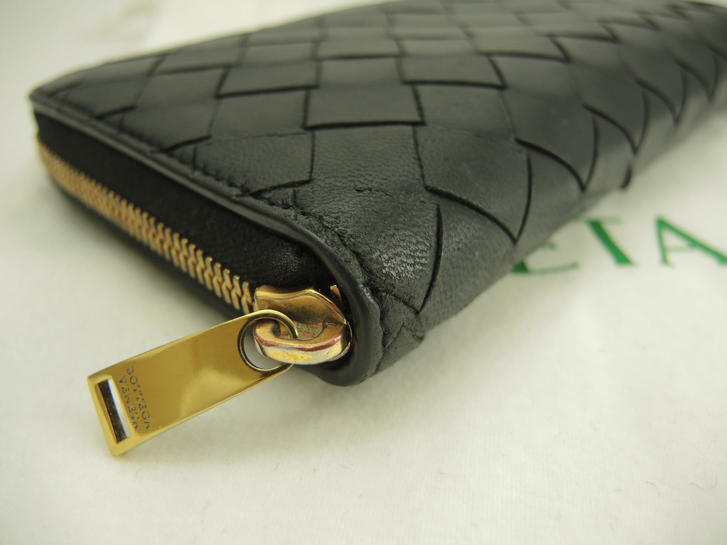 ボッテガヴェネタ ロングウォレット 中イントレチャート レザー黒 ゴールド金具 ジップ長財布 美品@P01382803B