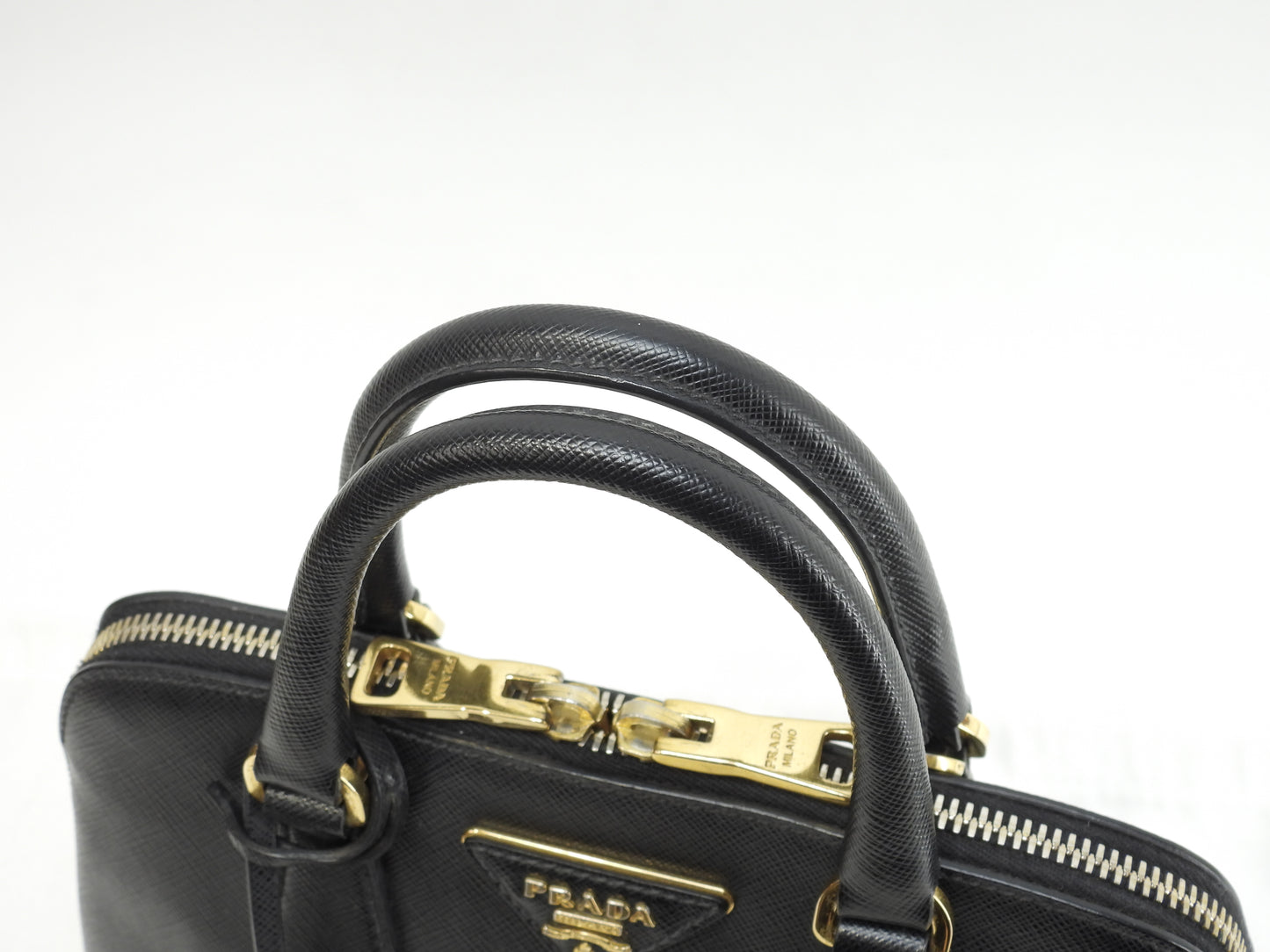 プラダ ミニハンドバッグ 三角ロゴ サフィアーノレザー黒 アルマ型@180
