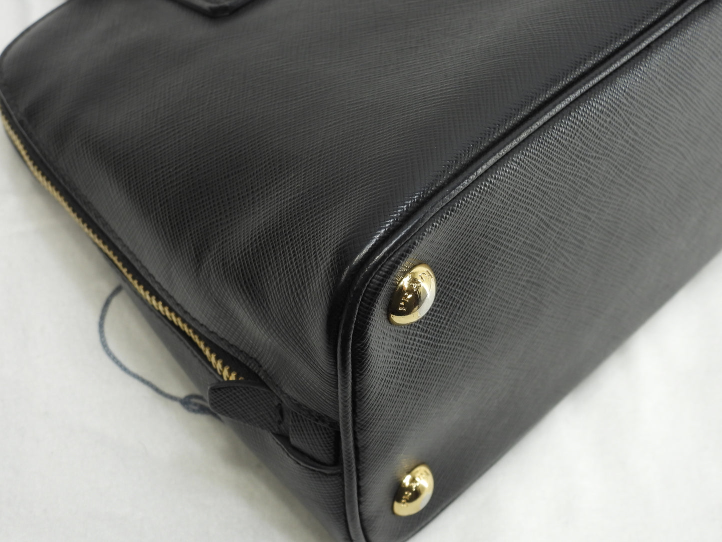 プラダ ミニハンドバッグ 三角ロゴ サフィアーノレザー黒 アルマ型@180